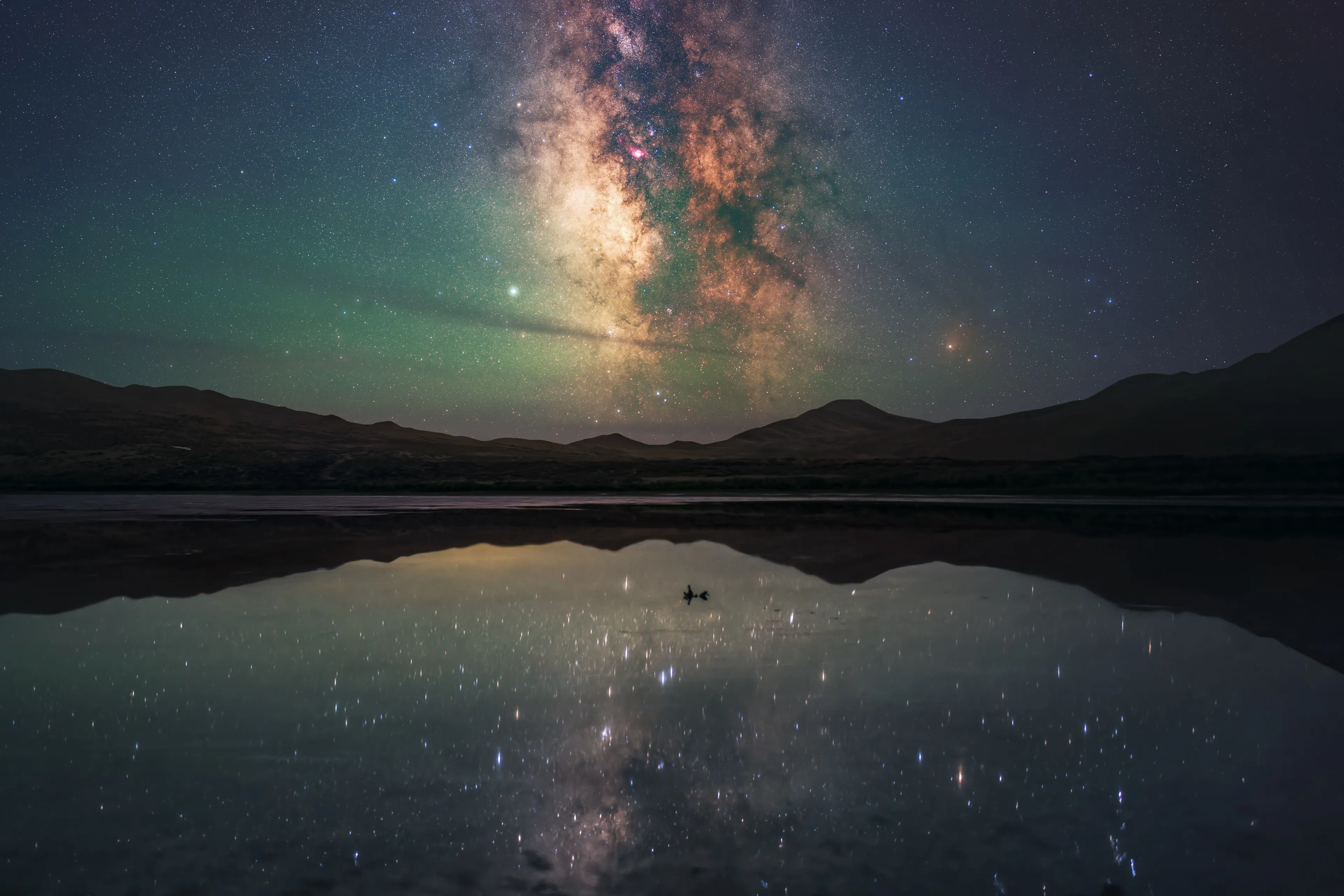 Single-Exposure Airglow Milky Way and Lake Reflection