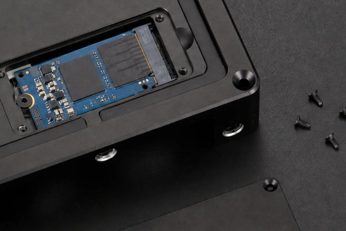 Built-in high-speed storage module inside the ArcBlue C42 hardware